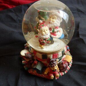 Vintage Heritage House “Deck The Halls” Musical Snowglobe